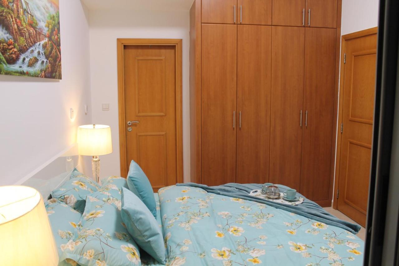 Appartement Newly Furnished One Bedroom Next To Metro & In Marina *